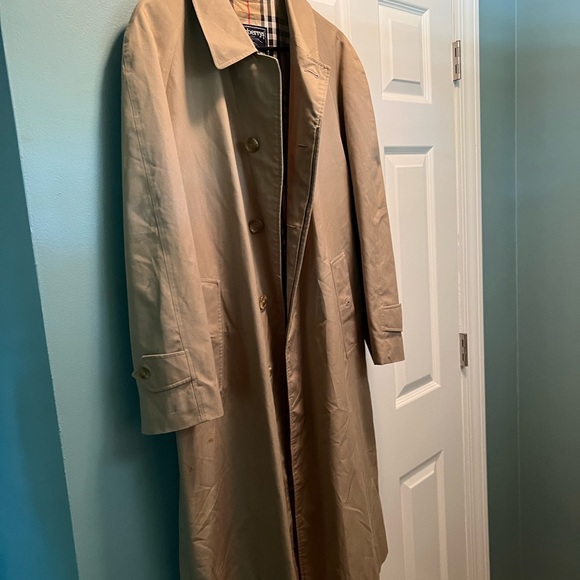 Burberry Men’s Raincoat - Picture 2 of 6